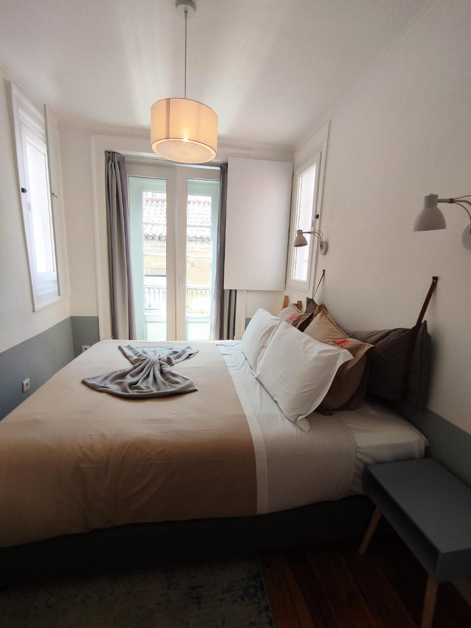 Lisbon Colours Bairro Alto Apartments ภายนอก รูปภาพ