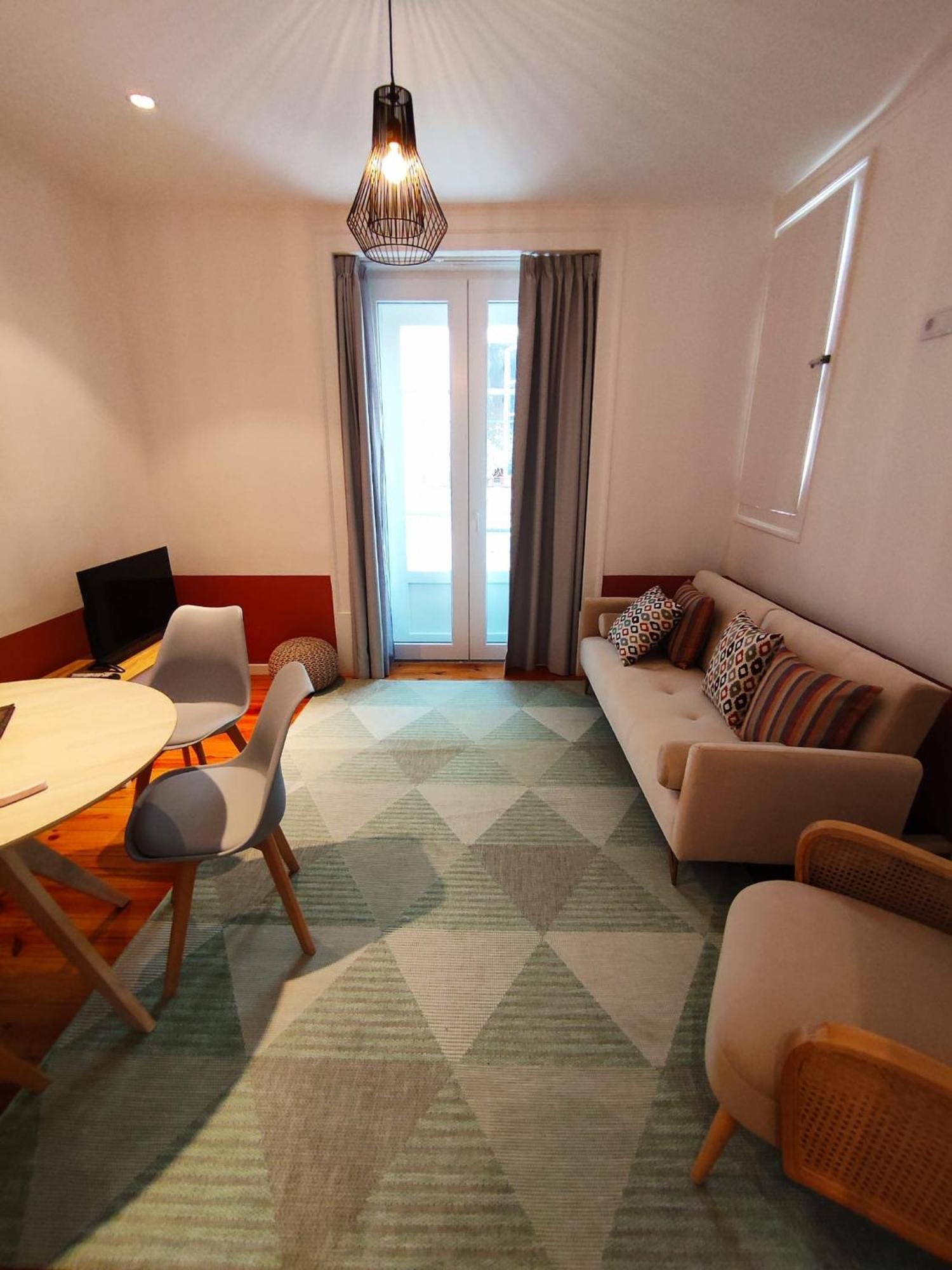Lisbon Colours Bairro Alto Apartments ภายนอก รูปภาพ