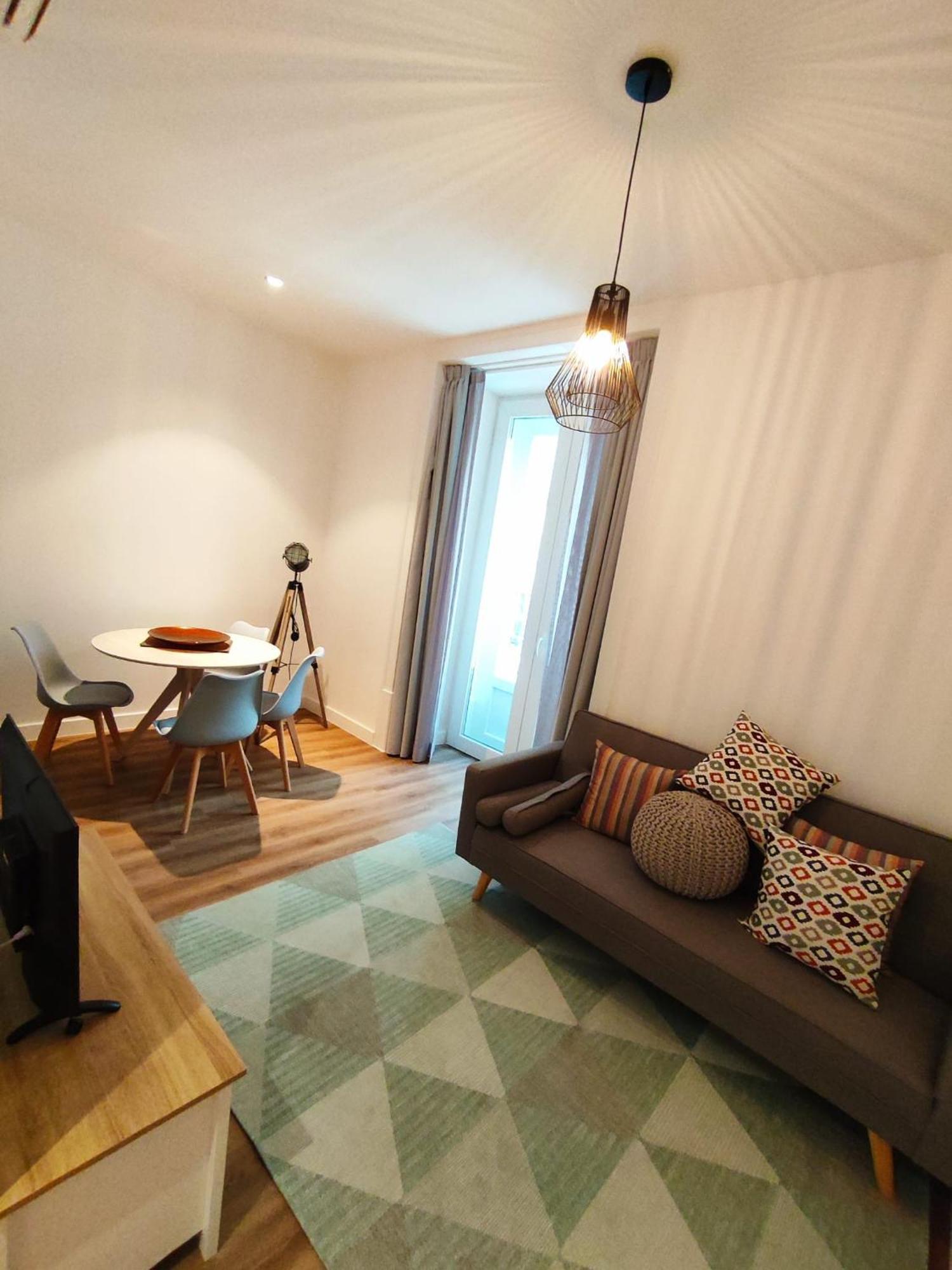 Lisbon Colours Bairro Alto Apartments ภายนอก รูปภาพ