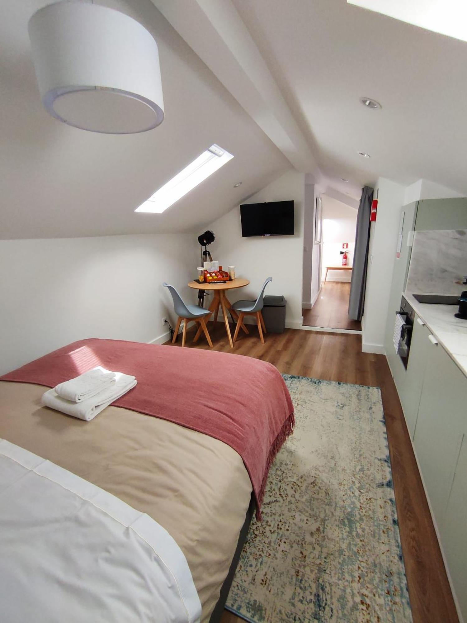Lisbon Colours Bairro Alto Apartments ภายนอก รูปภาพ