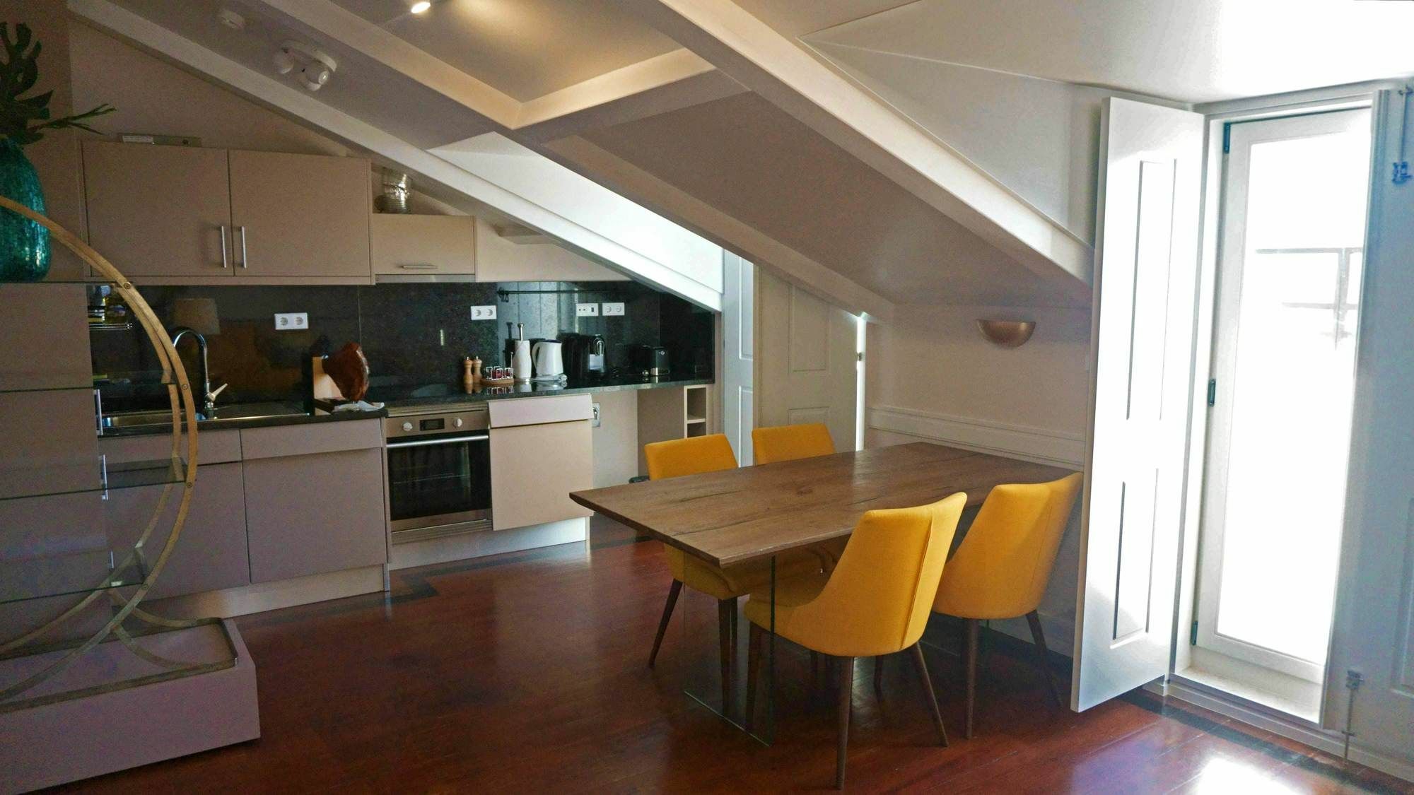 Lisbon Colours Bairro Alto Apartments ภายนอก รูปภาพ